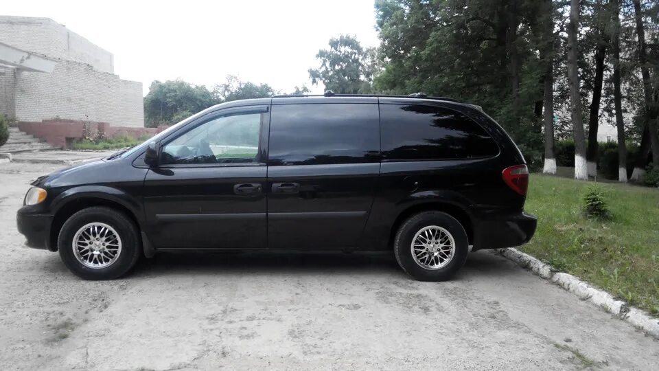 Гранд караван диски. Крайслер вояджер на 17 дисках. Белый dodge grand caravan диски r18. Диски dodge grand caravan 5. Dodge caravan r18.
