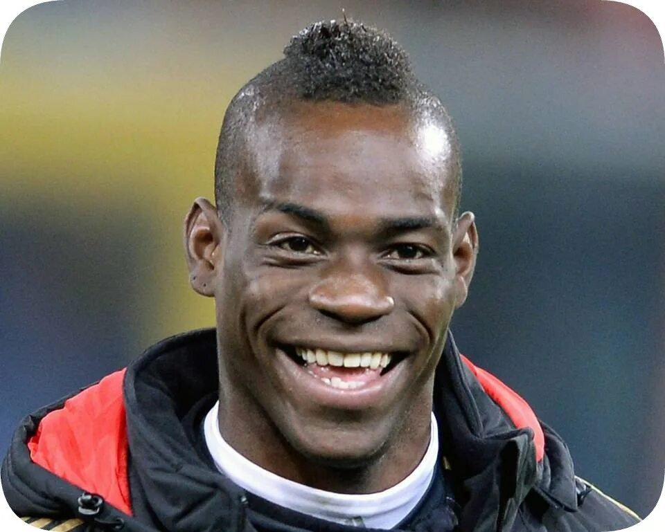 Марио Балотелли. Balotelli футболист. Марио Балотелли фото. Балотелли Петросян. Темнокожие футболисты