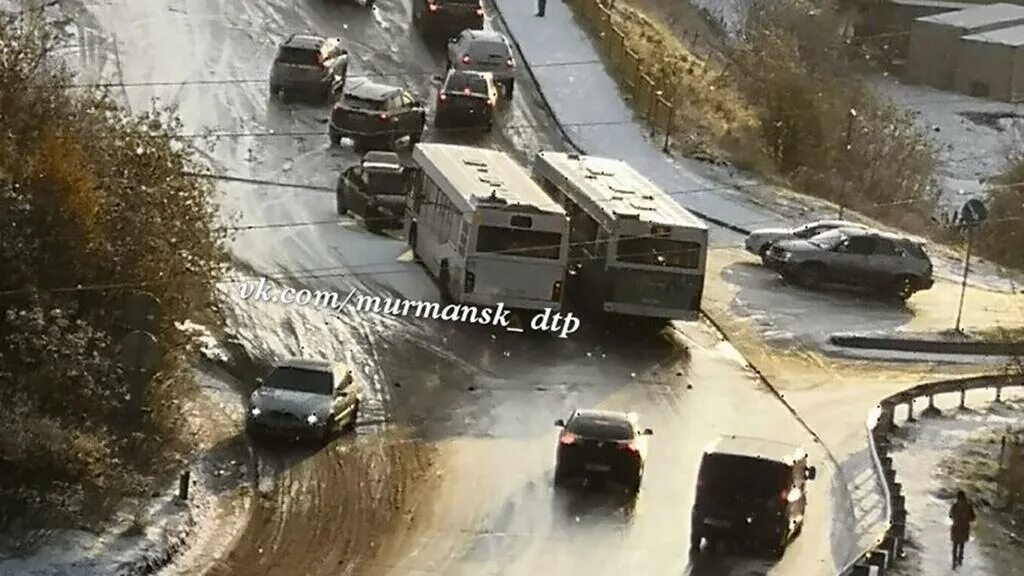 Пробка в мурманске зимой. Пробки в мурманске. Пробка мурманск спуск с горы. Пробки в мурманске. Пробки в мурманске сейчас.