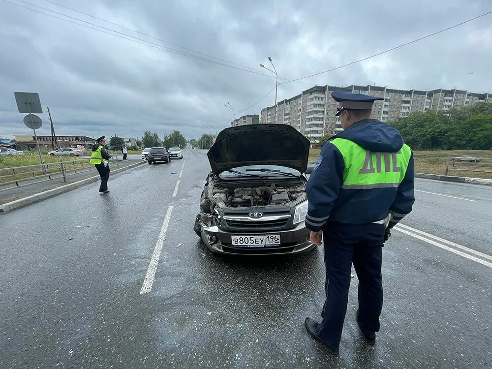 Дпс опрашивает на дороге. Автомобилисты нижний тагил. Автомобилисты нижний тагил. Автомобилисты нижний тагил. Светофор нижний тагил.