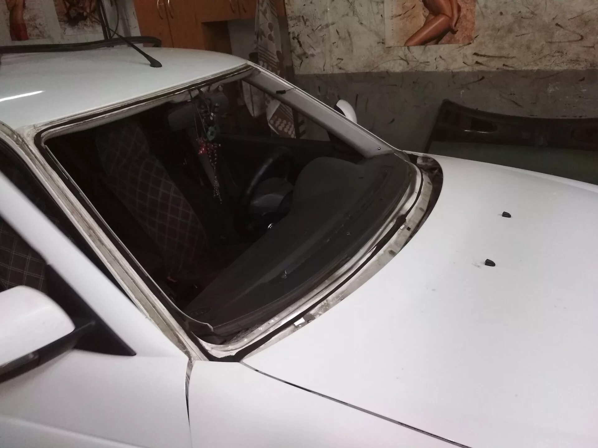 Замена бокового стекла приора. Замена стекла приоре. Лобовое стекло ваз 2170 приора. Рамка лобового стекла приора. Снятие лобового стекла приора.