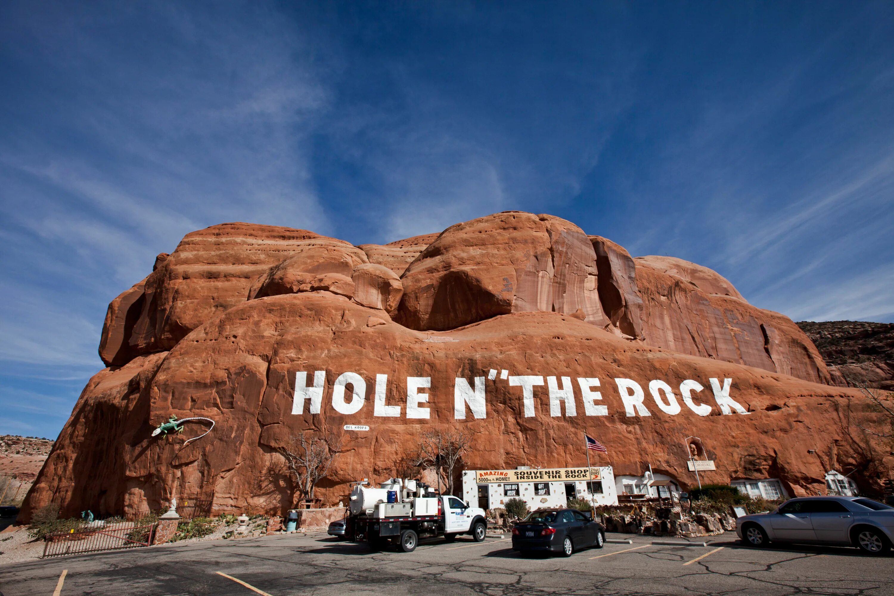 Слово хол. Дом в скале штат Юта. Хилдейл, штат Юта. Moab Utah глаз. Юта США дома.