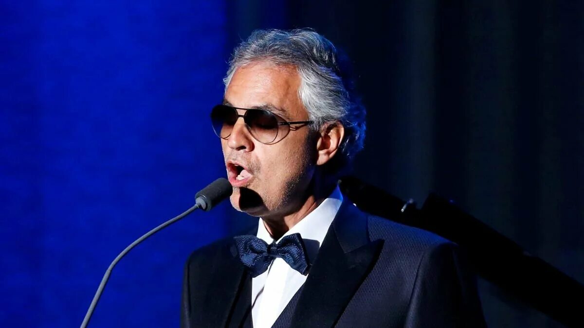 Андре бочелли. Андреа бочелли. bocelli андреа бочелли. слепой итальянский певец андреа бочелли. слепой тенор андреа бочелли.