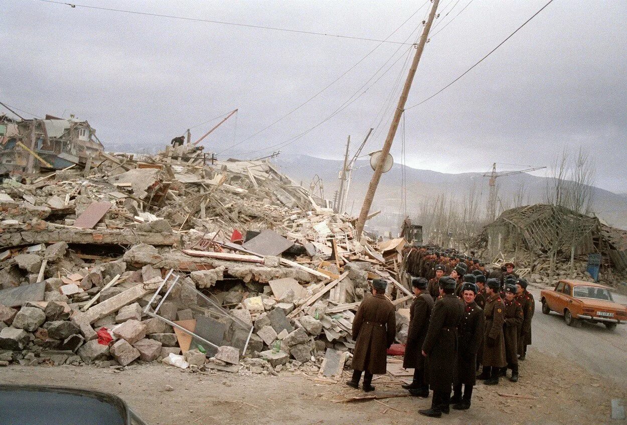 Землетрясение в Армении 1988 Ленинакан. Степанаван Армения землетрясение 1988. Землетрясение в Спитаке в Армении 1988. В каком году было сильное землетрясение