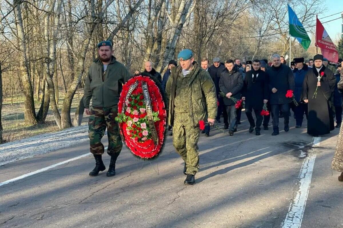 Возложение цветов 14 февраля Ростов на Дону. Возлагает цветы Ростов на Дону. 14 Февраля Ростов на Дону освобождение. Возложение цветов в Ростове на Дону 14 февраля 2023.