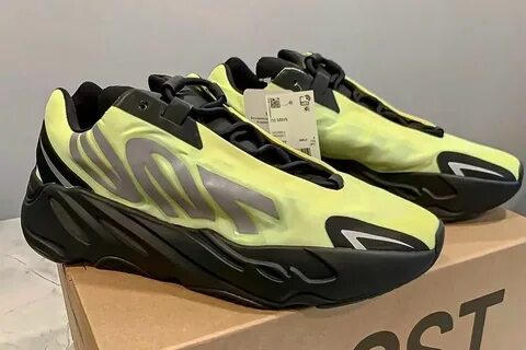 Yeezy boost 700 mnvn
