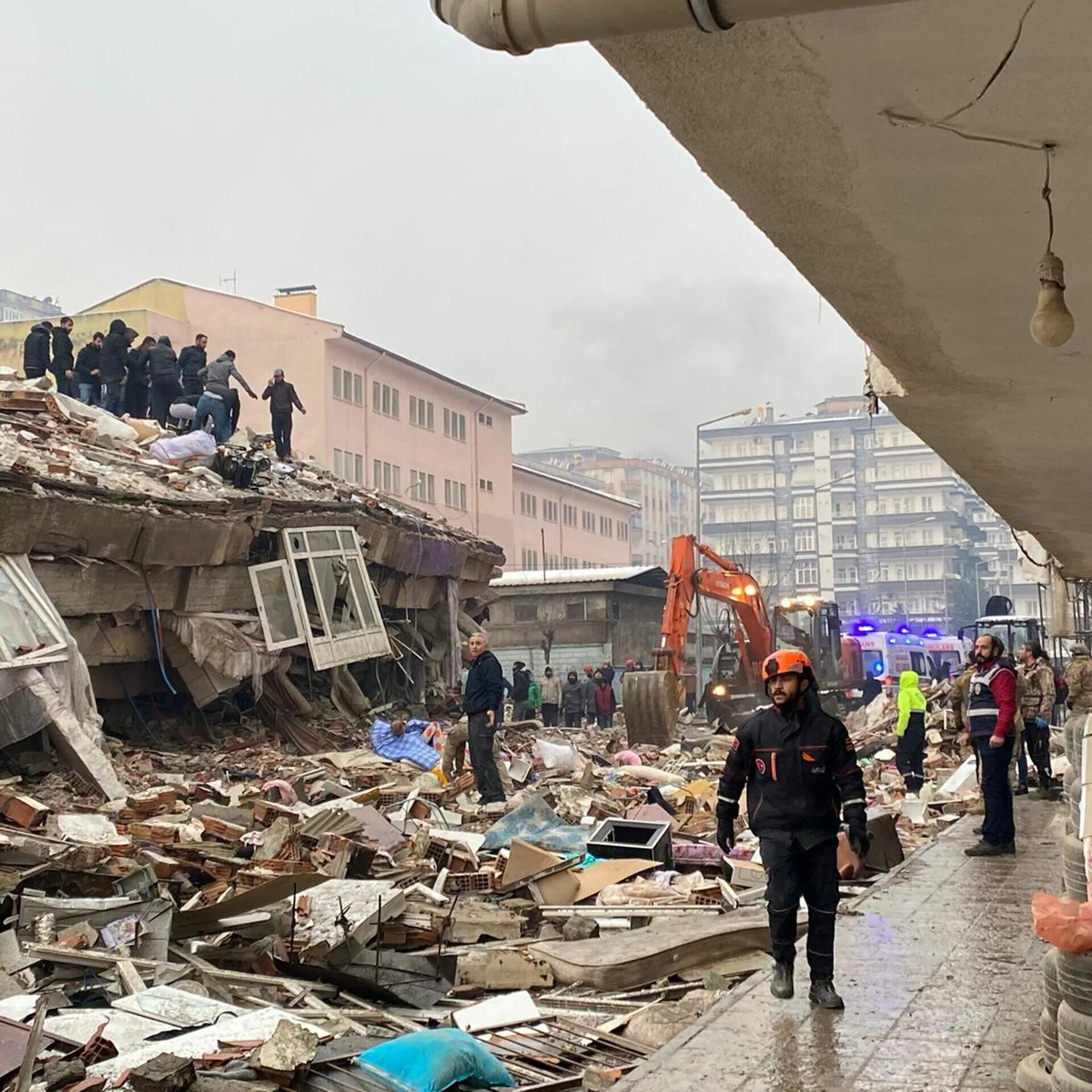 Землетрясение в дагестане сегодня ночью. Турция землетрясение сейчас 2025. кахраманмараш землетрясение. землетрясение в турции и сирии 2025. землетрясение в турции февраль 2025.