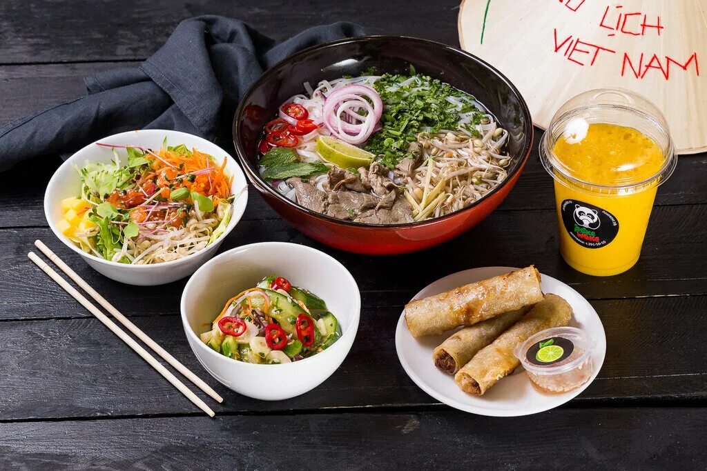 Поки вок. Поке ролл. Мьен сао бо. Pokewoke. Поке в ресторане.