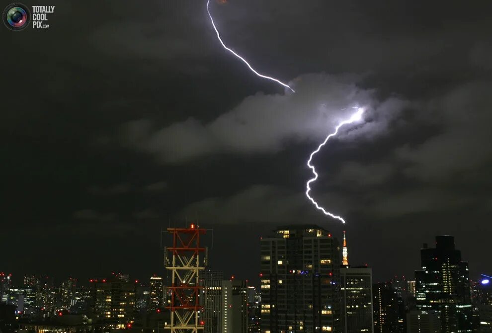 лучшие удары молнии. молния в землю. лучшие удары молнии. лучшие удары молнии. молния бьет в землю.