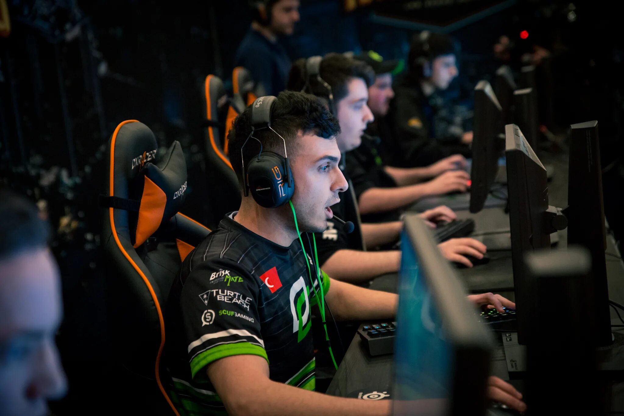 Монитор геймера. То то gaming. То то gaming. Мотивация видеоигр. Компьютерные игры.