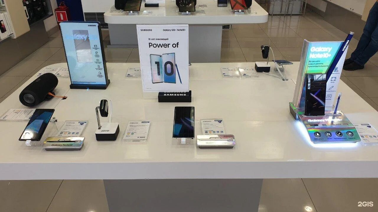 Самсунг в мурманске. Открытие бренд шопа самсунг. Фирменные магазины samsung. Samsung office. Фирменный магазин самсунг.