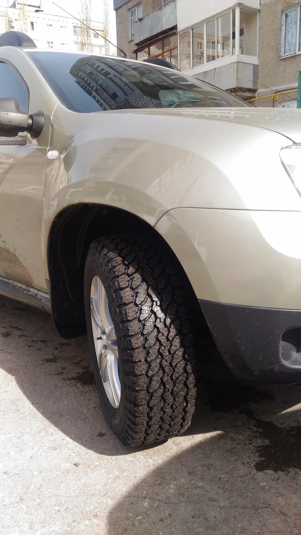 Дастер на 225/65r17. Duster 235/60 r16. 235/60 R16 Рено Дастер. Шины Дастер r16 АТ 215/65 maxima.