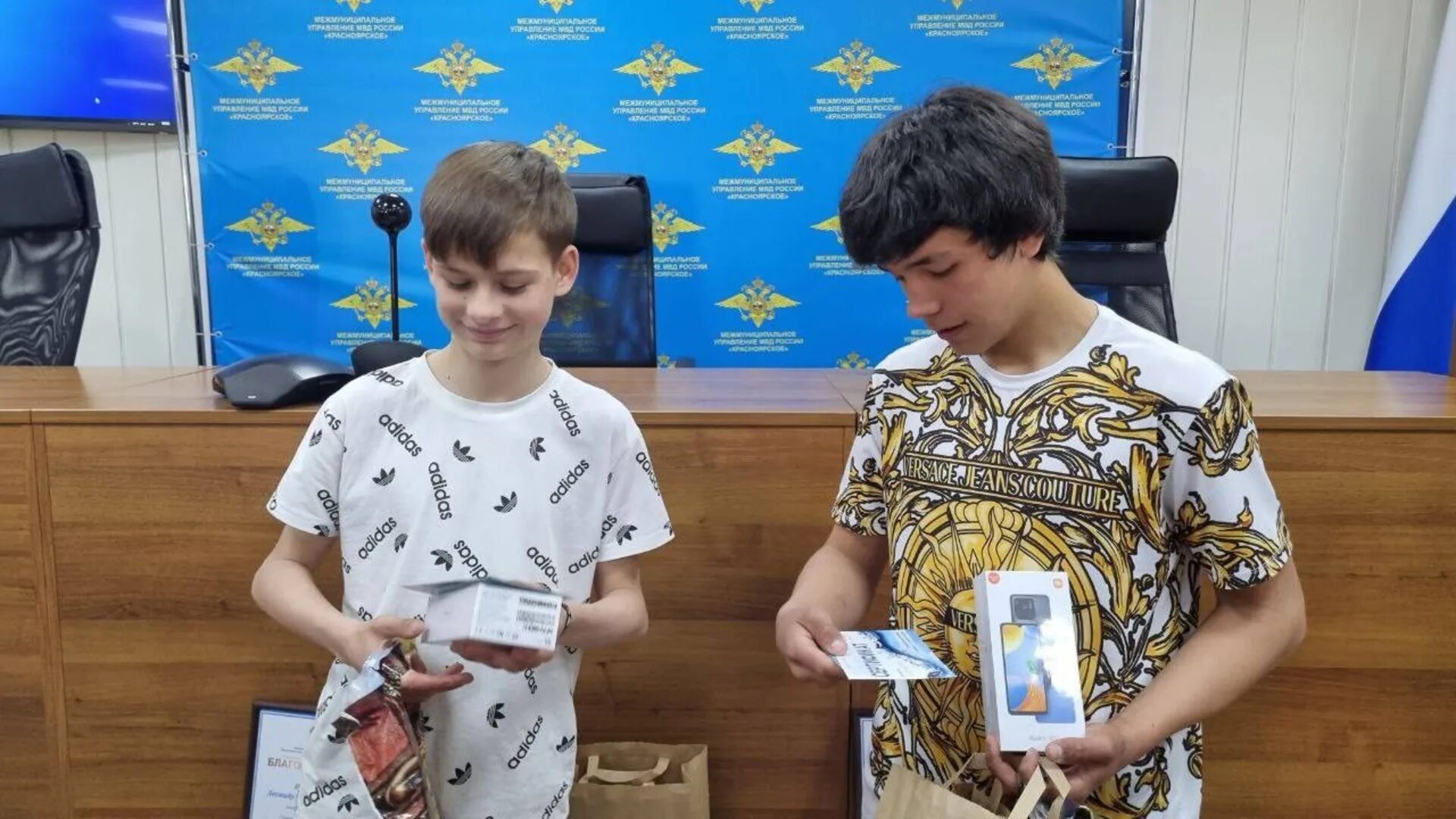 Мальчик спас 2 детей. Мальчик спас 2 детей