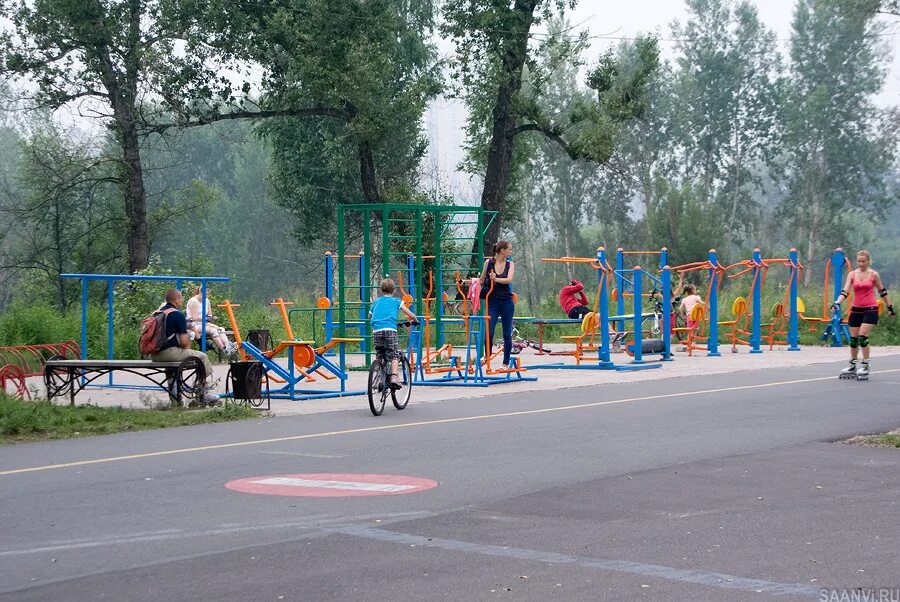 Сайт татышев красноярск. Остров Татышев Красноярск. Остров парк Татышев Красноярск. Парк на острове Татышева Красноярск. Остров Татышев Красноярск лето.