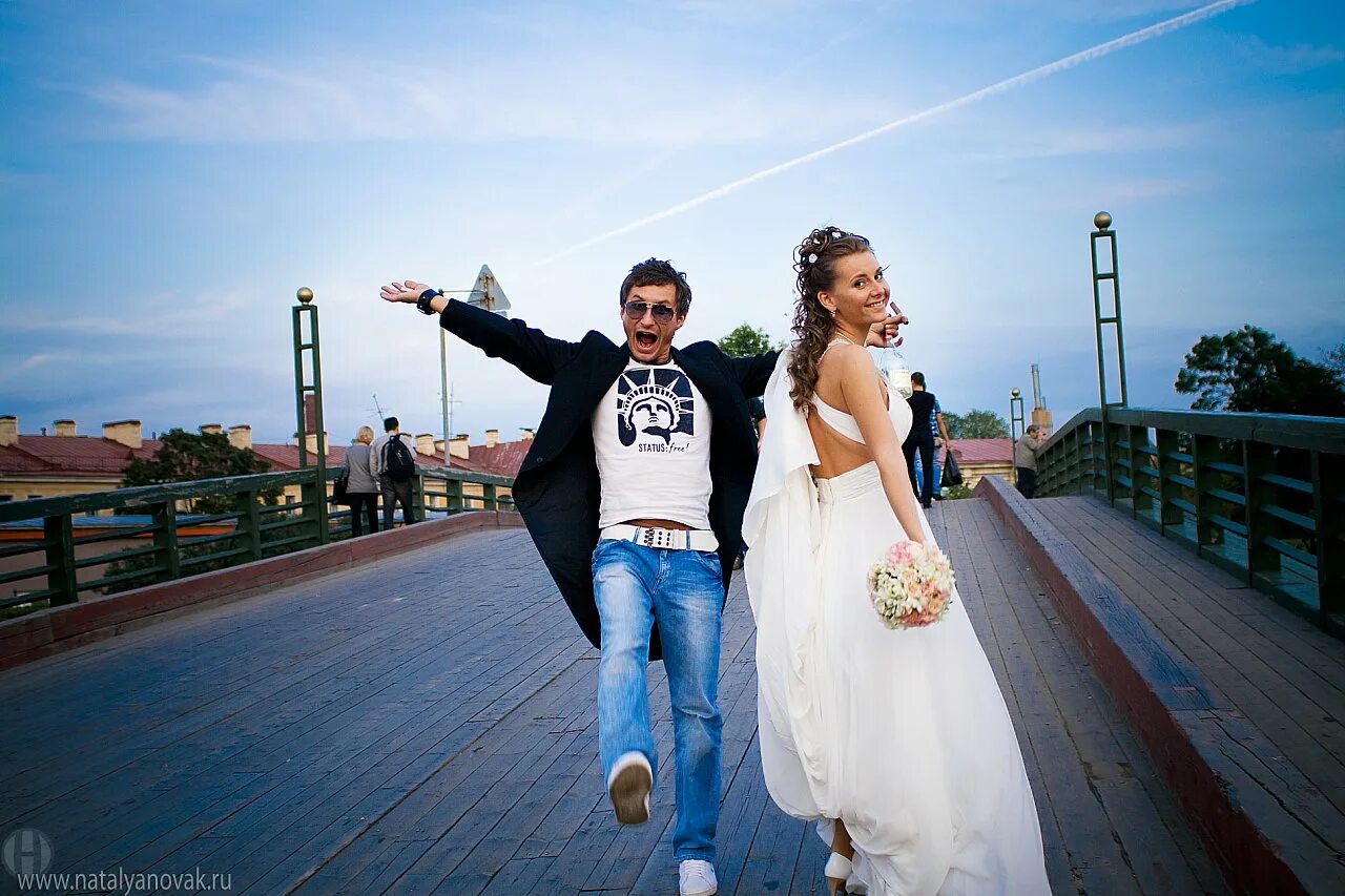 Счастье, солнце и любовь: веселая молодежная свадьба - Weddywood