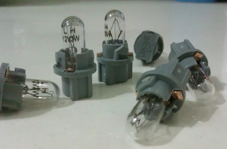 4w. Лампа t4. 2. Лампочка т4. Лампа светодиодная т5 автомобильная патрон.