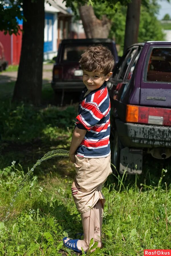 мальчик 5 лет писает. мальчик 5 лет писает. Potty 2012. ребенок потерялся. видео для мальчиков 5 лет.