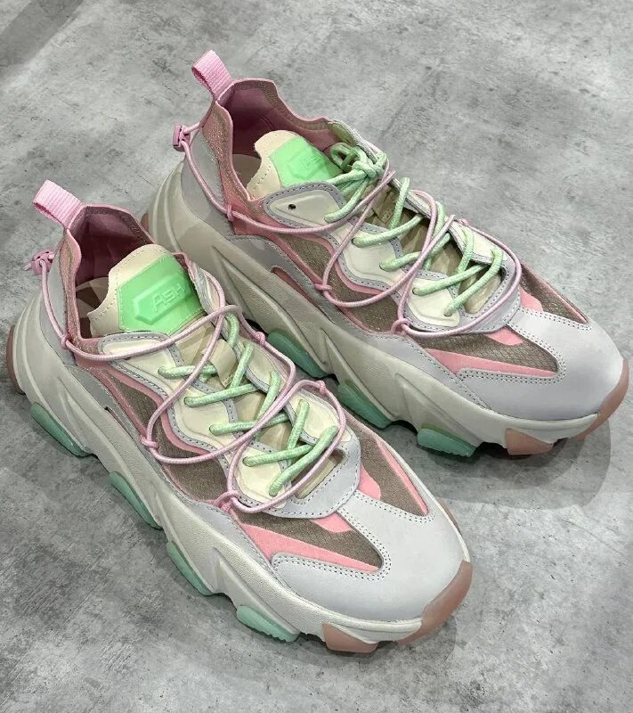 где закупают кроссовки