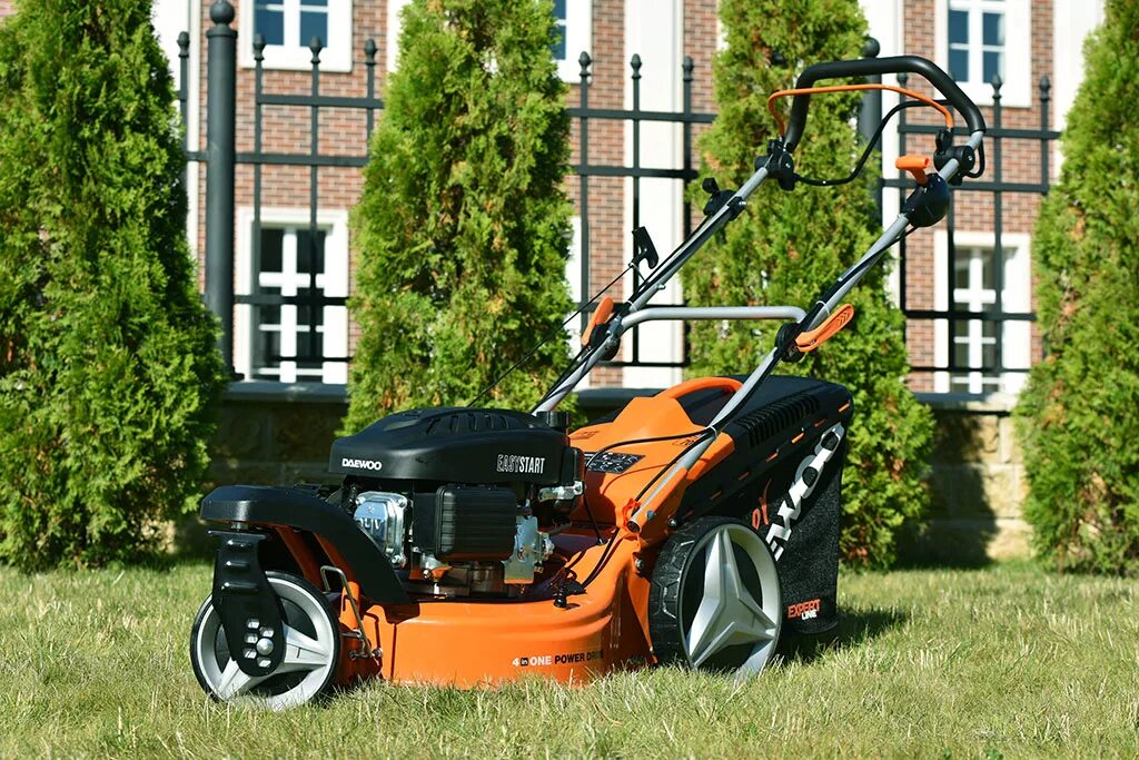 Бензиновые газонокосилки daewoo. Daewoo dlm 2015. Daewoo dlm 5100sr. Daewoo dlm 55sp. Газонокосилка daewoo 5100 sr ремонт привода.