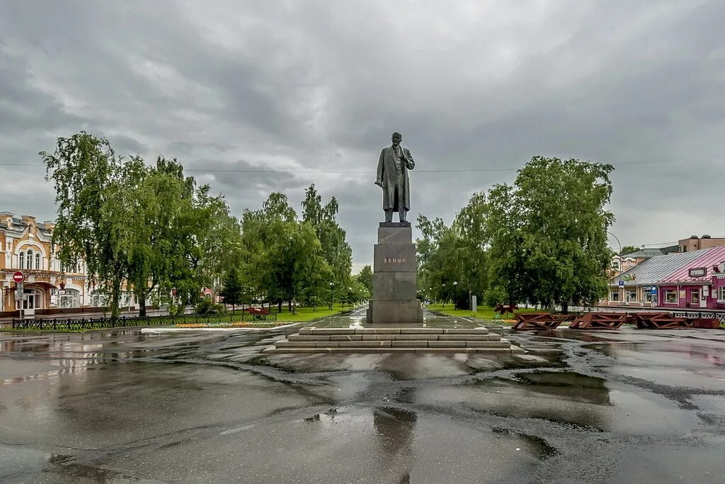 Памятник Ленину в Вологде. Памятник Ленину на пл революции Вологда. Памятник Ленину в Вологде в центре. Площадь свободы Вологда.