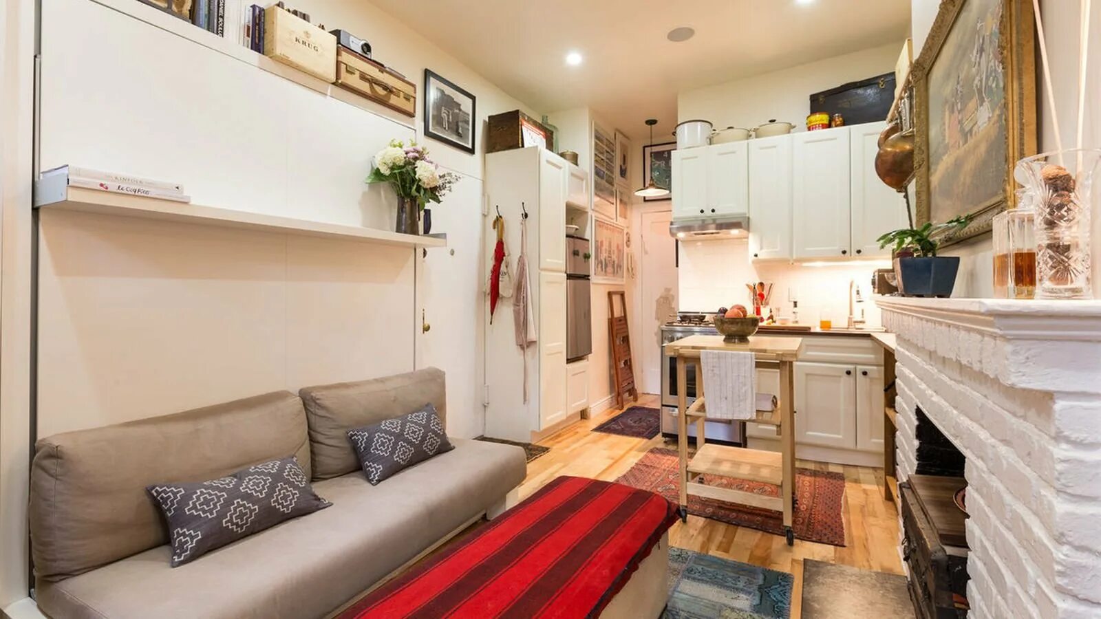 Уютные маленькие квартиры. Интерьер маленькой квартиры. Очень маленькая квартира студия. Небольшая уютная квартира.