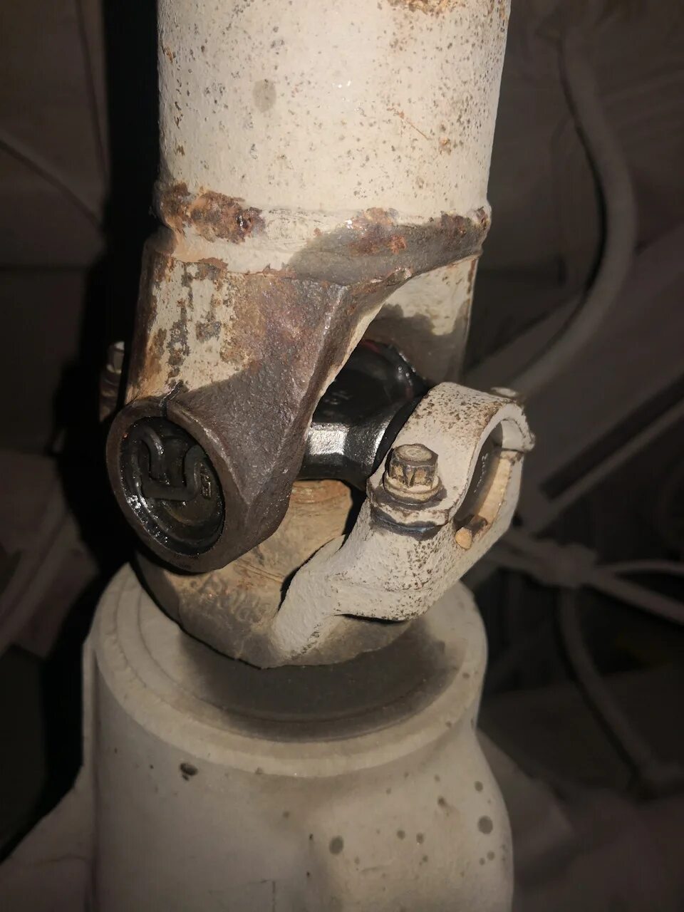 Гул кардана. Пыльник шруса кардана джип чероки kl артикул. Карданный вал - 40883. Каптива замена подвесного подшипника правого привода. Гул кардана.