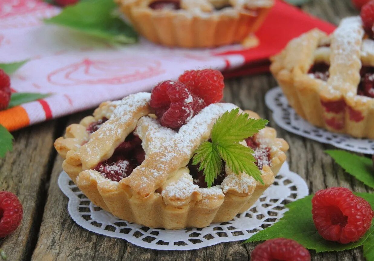 Вкусные песочные тарталетки. Мороженое в тарталетках. тарталетки с яблоками. цезарь в тарталетках. тарталетки с яблоками и корицей.