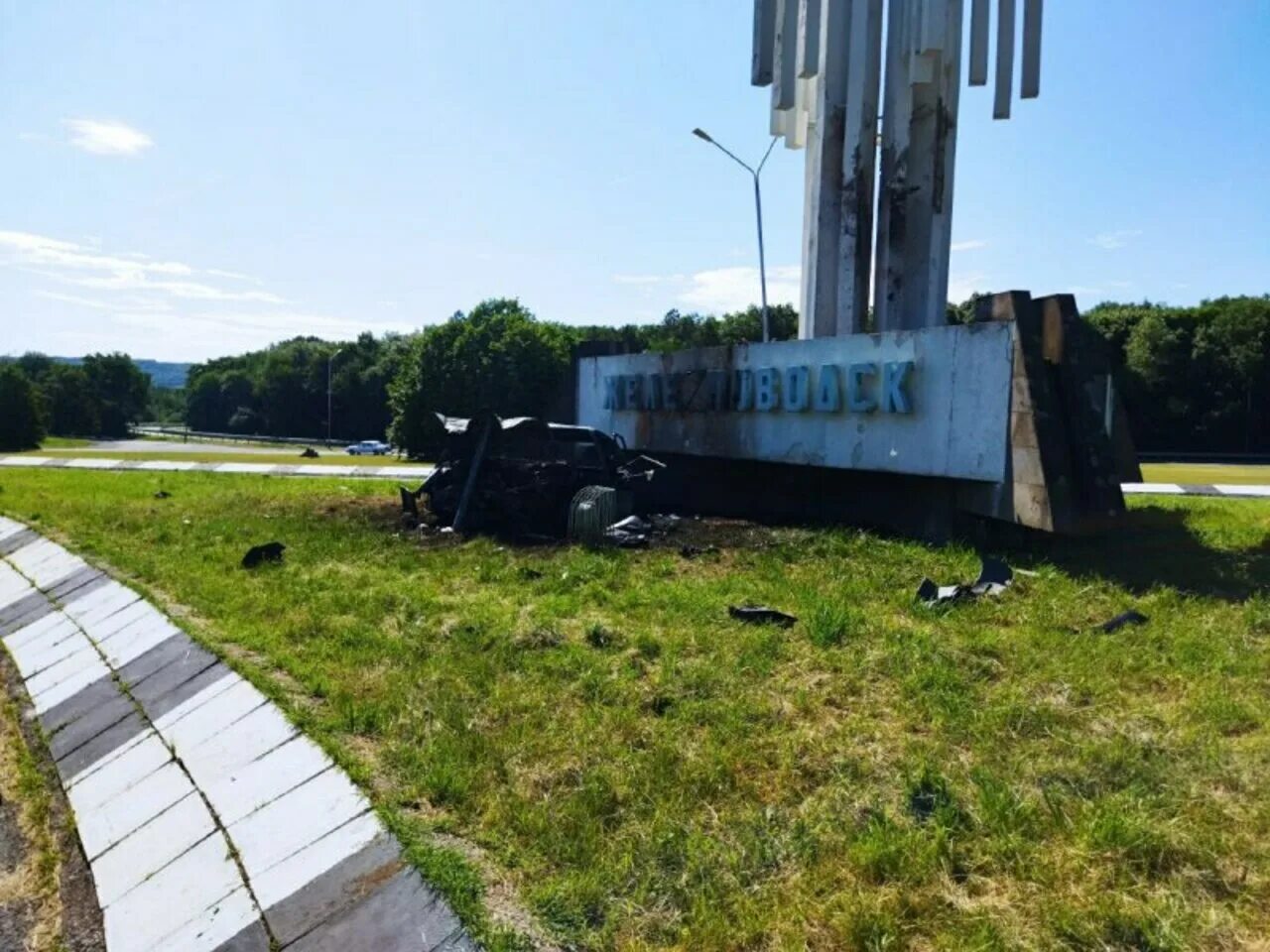 Авария на стеле в Железноводске. Авария в Железноводске 11 июня. Авария на въезде в Железноводск. Авария на чапаева железноводск