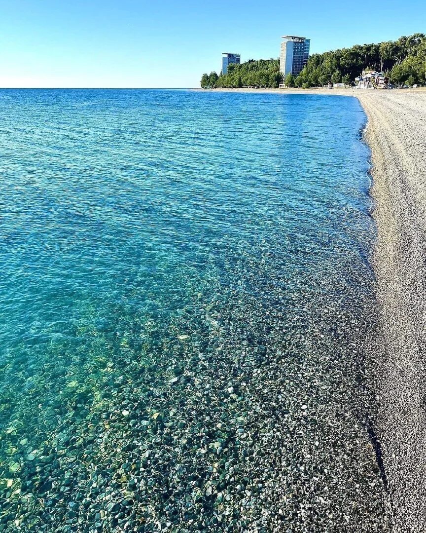 Погода в пицунде вода в море. Пицунда Абхазия. Пицунда Абхазия море. Пляж Пицунда Абхазия 2022. Пицунда Абхазия море 2022.