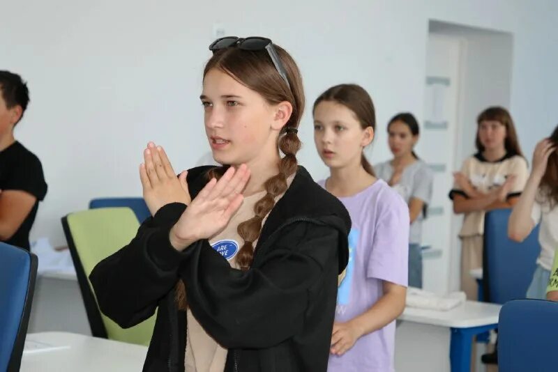 Талантливые подростки. Образовательный лагерь молодёжь. Региональный образовательный центр «импульс» вологда. Центр одаренной молодежи. Памятник ахмету байтурсынова костанай.