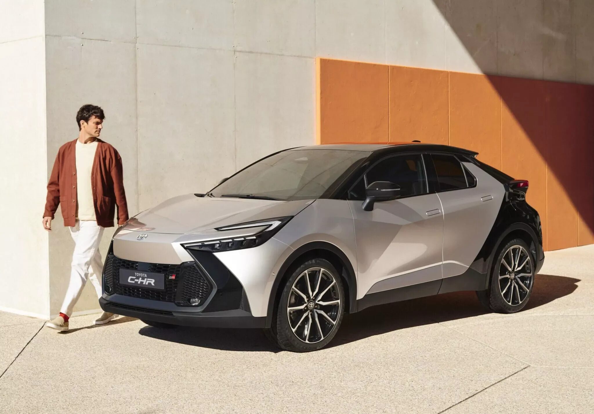 Купить тойота 2024 года. Toyota c-HR 2024. Toyota c-HR 2023-2024. Тойота Chr 2022. Тойота Chr гибрид 2019.