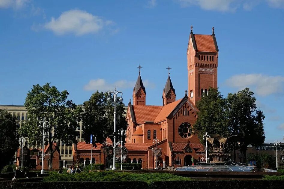Красный костел фото с надписью. Костёл святого симеона и святой елены (минск). Красный костел план. Минск костел. Костел святых симеона и елены (красный костел),.
