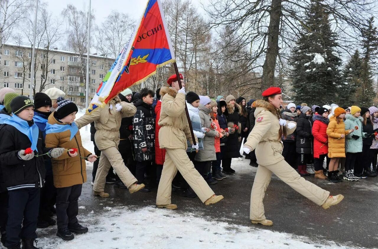 Всероссийская акция линейка памяти 2024. Школа имени Михаила Петровича Марченко. Школа имени Марченко Свердловский. Школа м п Марченко Дуняшина. Школа имени Михаила Петровича Марченко Свердловский поселок.