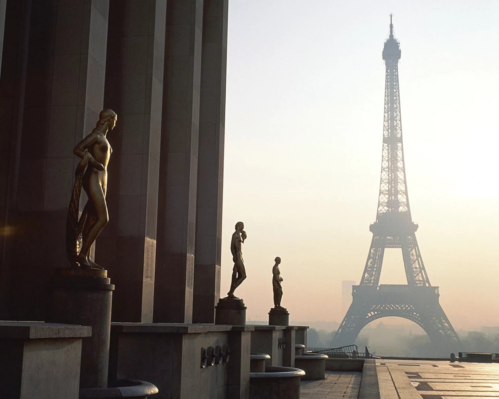 Эйфелева башня (la Tour Eiffel). Статуя в Париже. Франция на рабочий стол. Париж красивые места. Памятники природы и культуры франции