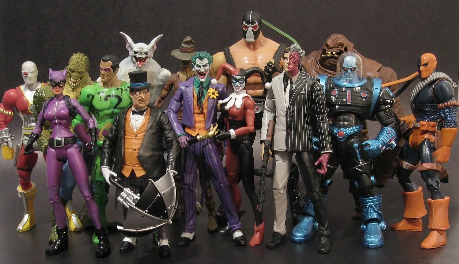 Парад злодеев. DC Universe фигурки. DC Universe Classics all Figures. Action Figure Batman 90 х. Фигурки Марвел и ДС.