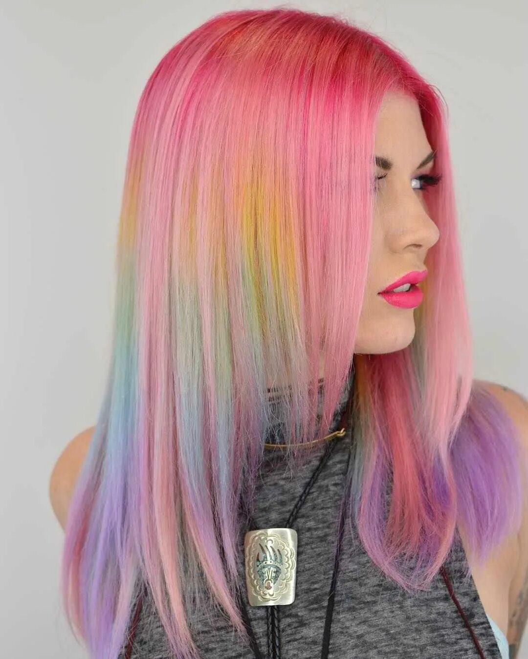 Розовые волосы. Розовые волосы на концах. Виктория блисс с розовыми волосами. Розовые пряди. Прическа с розовыми прядями.