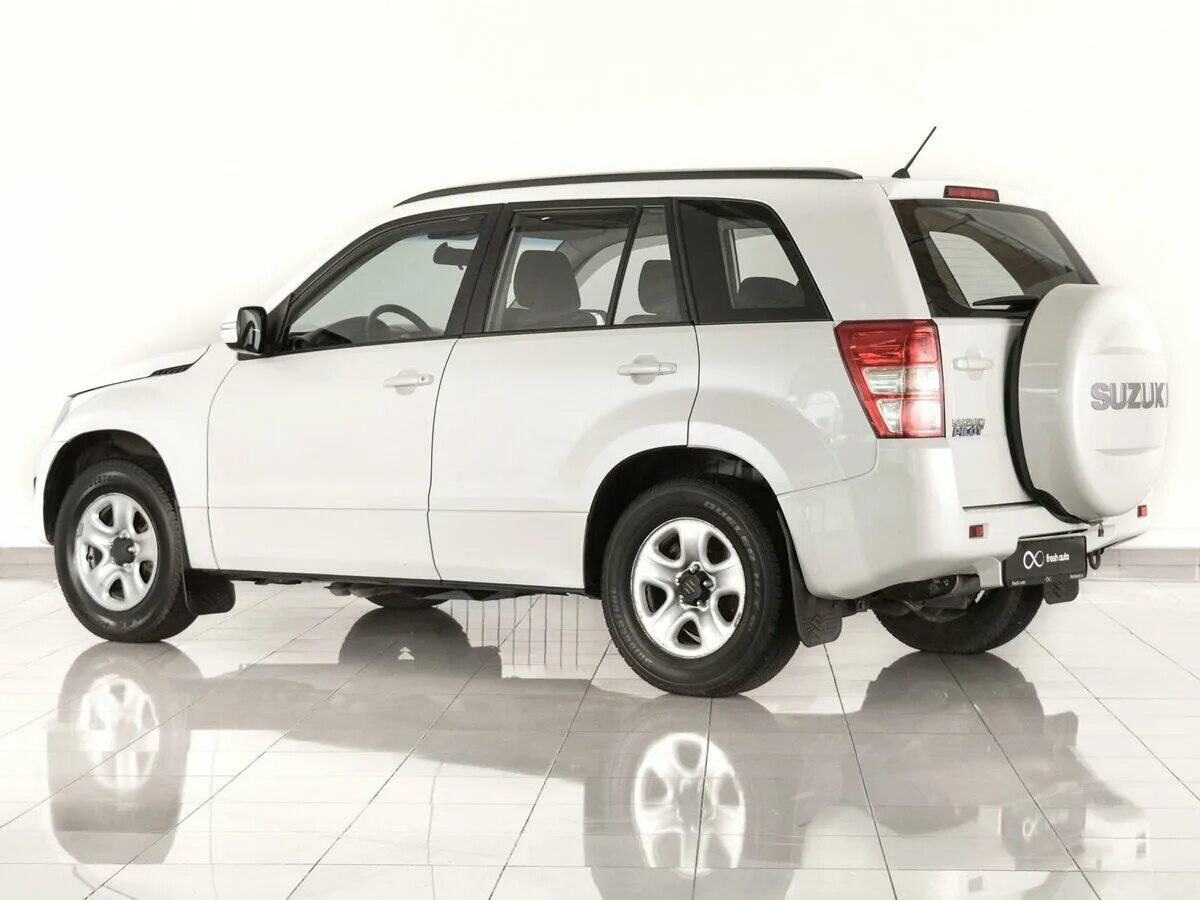 Suzuki grand vitara 2 поколение. Сузуки гранд витара 2014 белый. Габариты гранд витара 2014. Suzuki grand vitara 2012 габариты. Suzuki grand vitara 2012 габариты.