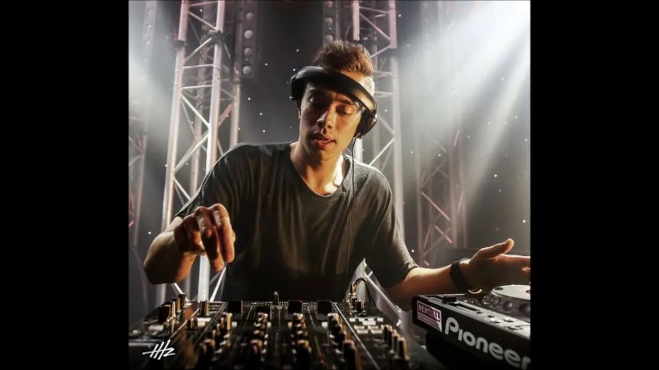 Headhunterz. Headhunterz 2010. Hardstyle исполнители. Алекс Купер музыкант.