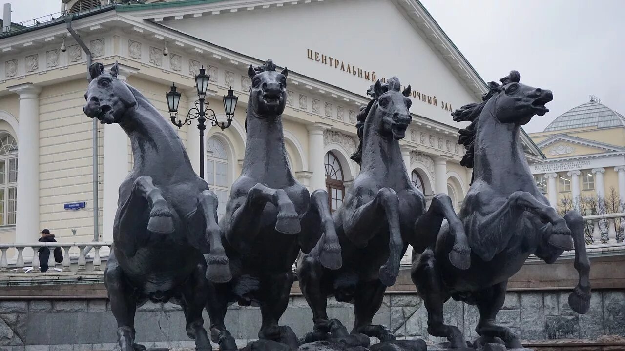 Произведения искусства памятники. Памятники искусства. Памятники искусства России. Памятник искусства Италия. Статуи городов России.