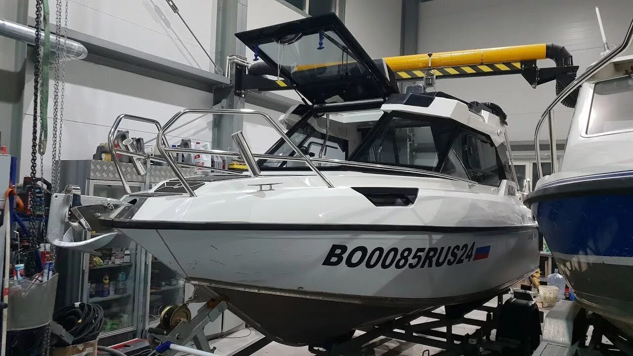 Катер гризли 600 кабин. Катер grizzly 600. Катер grizzly 600 ht. Гризли 600 кабин. Катер grizzly 600 cabin unimog.