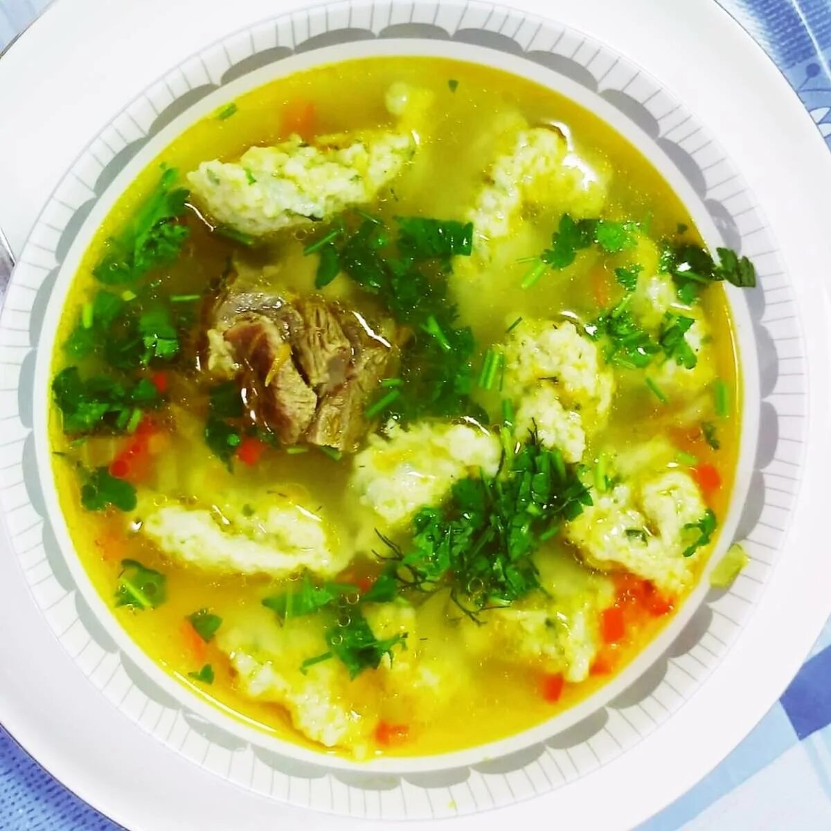 Как готовить суп с клецками. Куриное консоме с клецками. суп с клецками. knödelsuppe – суп с клецками.. спу с клецками.