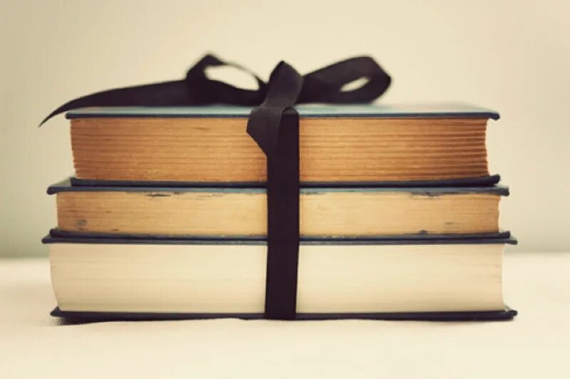 сувениры для библиотеки. стопка книг в подарок. книжка с бантиком. стопка книг в подарок. стопка книг в подарок.