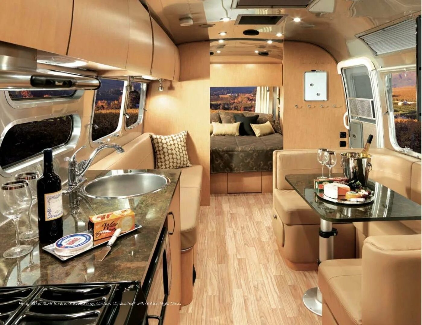 Американский кемпер Airstream. Автодом Airstream. Американский кемпер Airstream 350. Автодом Уилла Смита. Американский дом на колесах