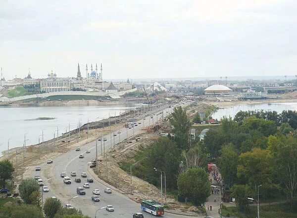 Третья транспортная дамба казани. Кремлевская дамба казань. Кремлевский мост казань. Кремлевская дамба казань. Кировская дамба казань.