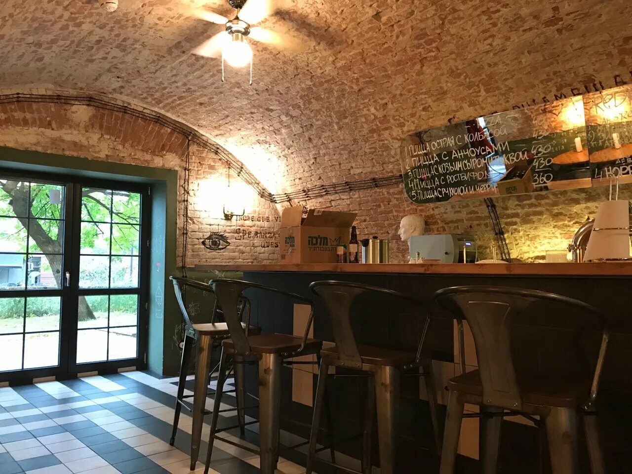 Гаражная 27 волгодонск. Camorra pizza e birra москва. Камора пицца китай город. Каморру бар. Улица зацепа 38.