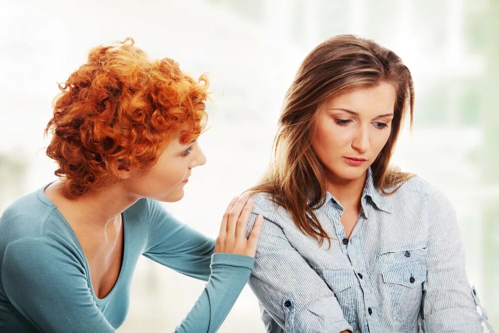 Две красивые девушки. Разговор двух женщин. Две женщины слова. Цитаты обманутой женщины. Две женщины слова.