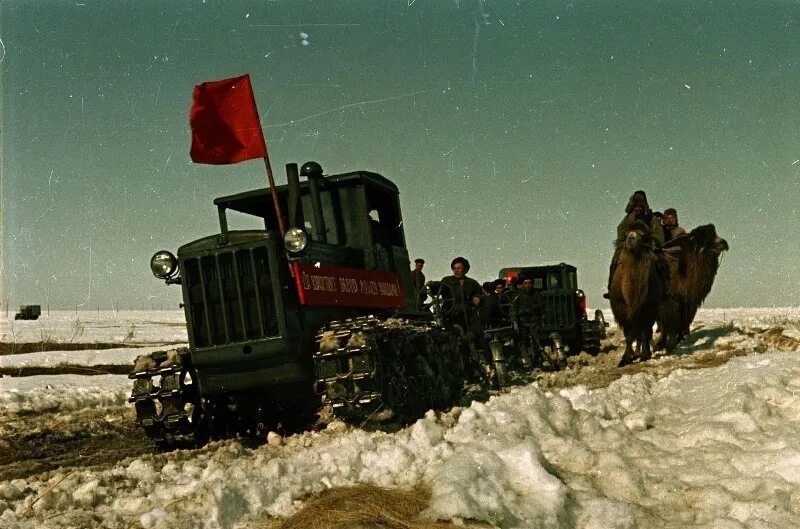 Целина казахстан годы. Освоение целины 1950. Целина казахстан годы. Целина в казахстане 1954. Целина освоение целинных земель казахстан.
