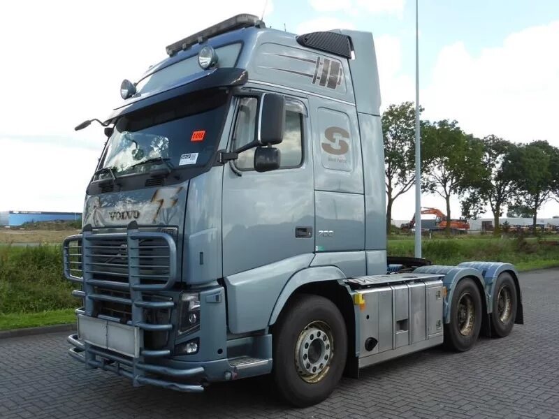 Авито седельные тягачи вольво фш. Volvo fh13 460. Тягач вольво n70. Volvo fh12 2003. Авито седельные тягачи вольво фш.