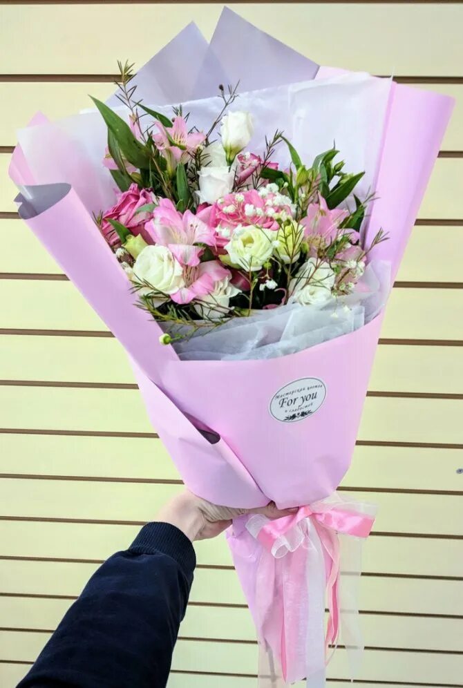 упаковать живые цветы. упаковать живые цветы. дизайнерские букеты. упаковать живые цветы. композиция из цветов в коробке.