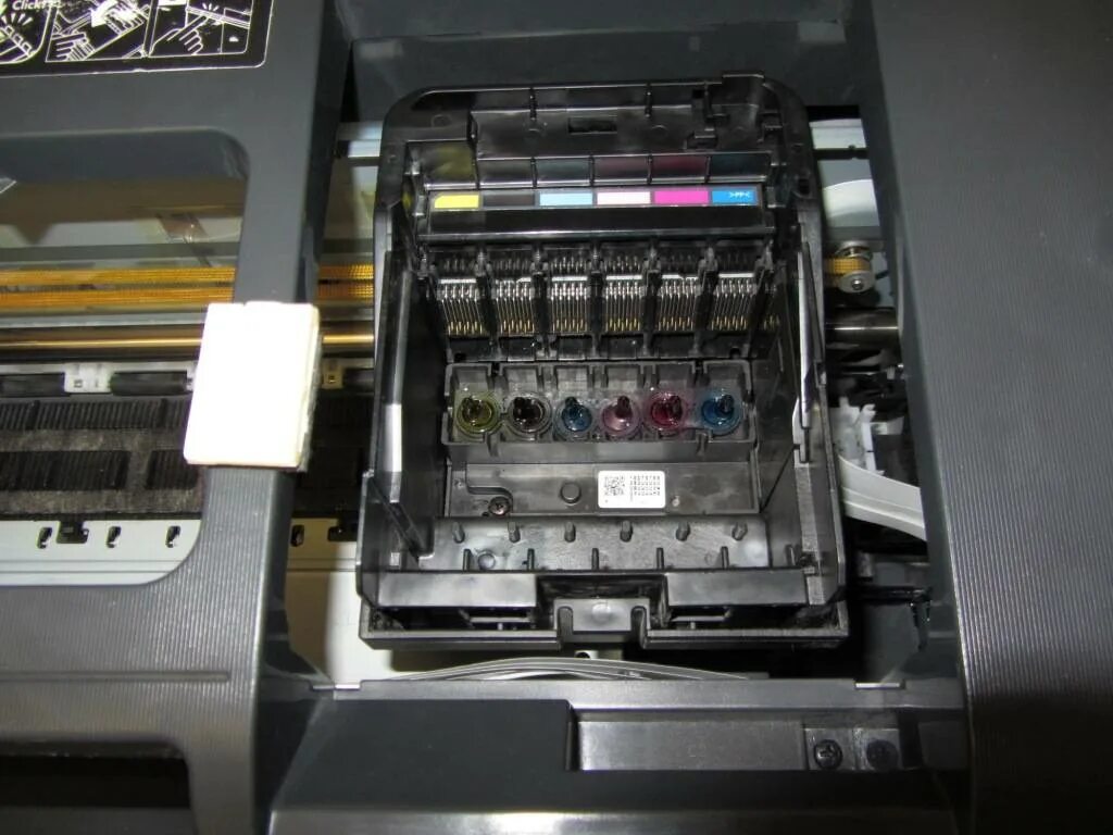 Как почистить головку принтера. Печатающая головка Epson l800. Прочистка головки Epson l 31 50. Печатная головка для принтера Epson l800. Промывка печатающей головки Эпсон п 50.